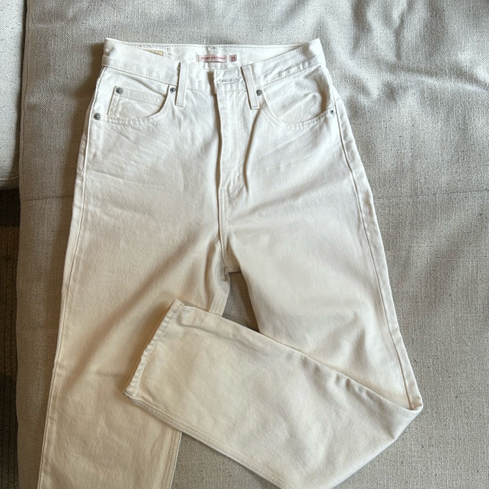 Levi’s 70s High Slim Straight White Jeans 🤍